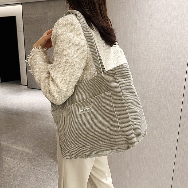 Corduroy tote torba, ulični stil, horizontalni kvadratni oblik, magnetska kopča