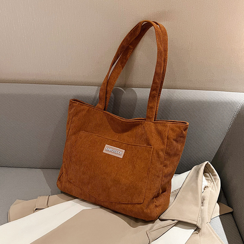 Corduroy tote torba, ulični stil, horizontalni kvadratni oblik, magnetska kopča