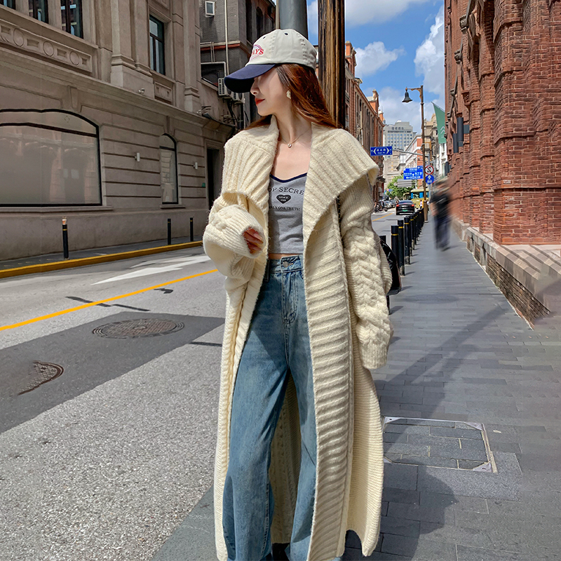 Kardigan bez ovratnika, debeli pleteni s 3D uzorkom i jednim gumbom