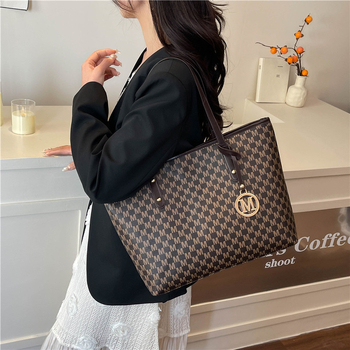 Ženska tote torba za svakodnevnu upotrebu, street fashion stil, PU materijal, vodoravni kvadratni oblik, zatvarač, unutarnja džep za telefon