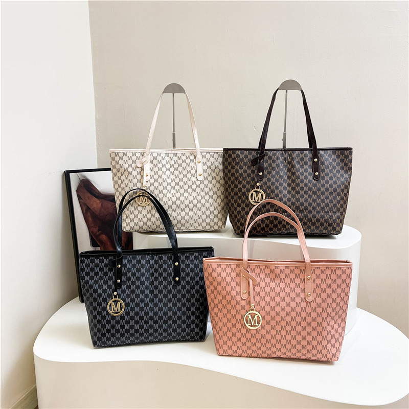 Ženska tote torba za svakodnevnu upotrebu, street fashion stil, PU materijal, vodoravni kvadratni oblik, zatvarač, unutarnja džep za telefon