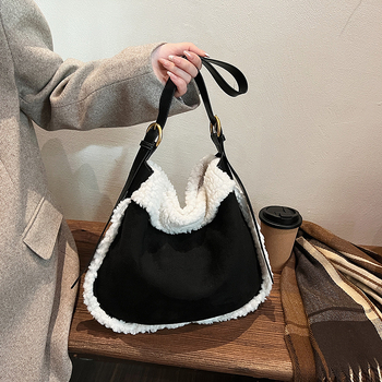 Semišna Tote torba s urbanim minimalističkim stilom, zatvaranje na zip, podstava od poliestera, horizontalni kvadratni oblik