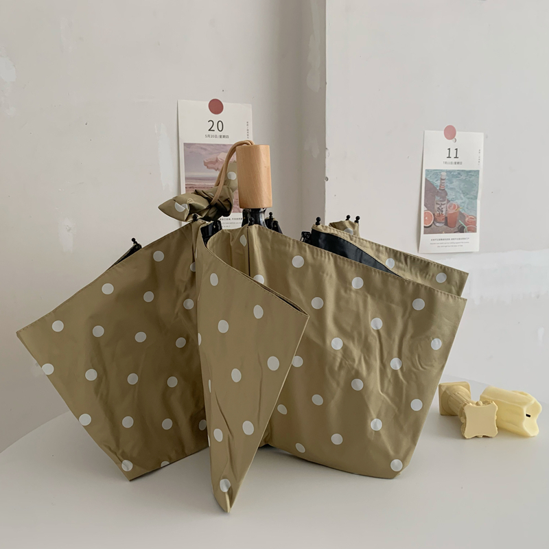 Sulankstomas moterų saulės skėtis su taškuotu raštu, UV apsauga, audinys: TPE, danga: Vinyl, svoris 350 g, pakuotės tūris 0,025 m³