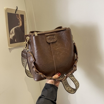 Geantă bucket din PU cu fermoar, crossbody cu curea simplă, căptușeală din piele sintetică, buzunare interioare: buzunar secret cu fermoar, buzunar pentru cameră