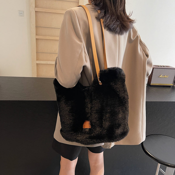 Плюшена торба за рамо с магнитно закопчаване, без подплата, джоб за мобилен телефон, вертикална квадратна форма, есен 2024