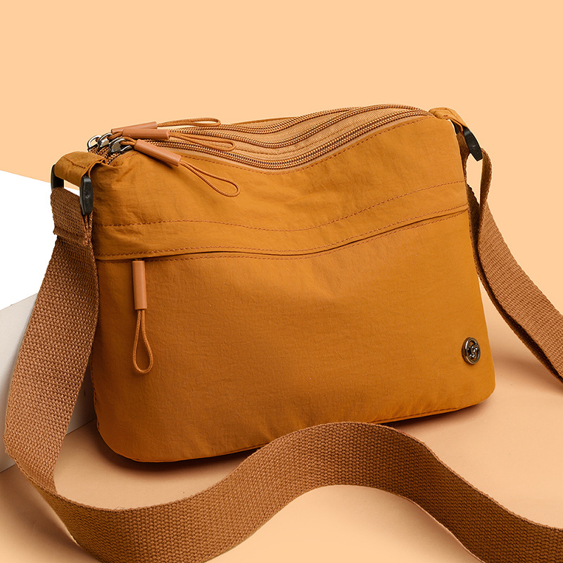 Ženska crossbody torba, urbani minimalistički stil, najlon, horizontalni kvadratni oblik, zatvaranje zipom, poliester podstava