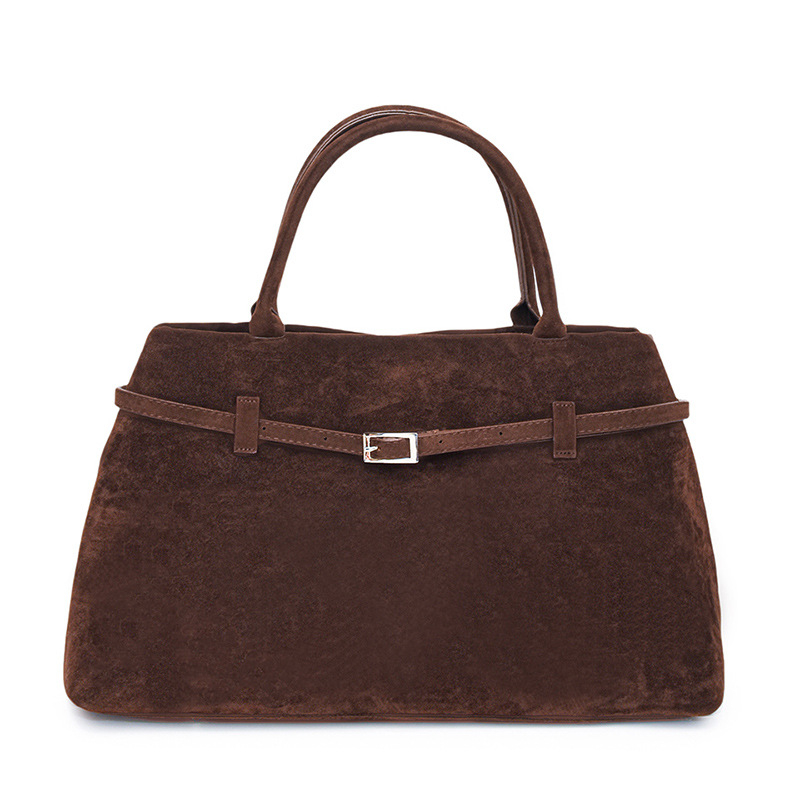 Vunena Tote torba, vodoravni četverokutni oblik, magnetsko zatvaranje, unutarnja pretinica sa zipom i pretinica za mobitel, podstava od poliestera