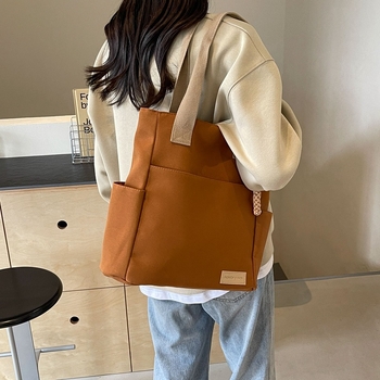 Дамска градска Tote чанта от нейлон, вертикална квадратна форма, цип, вътрешни джобове за телефон и лична карта, двойни презрамки, лято 2024