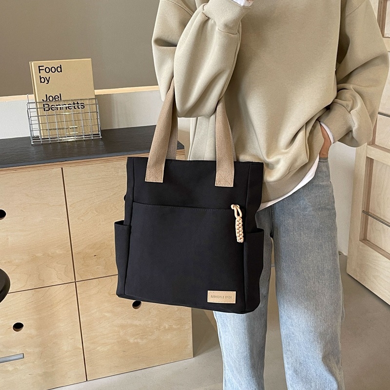 Дамска градска Tote чанта от нейлон, вертикална квадратна форма, цип, вътрешни джобове за телефон и лична карта, двойни презрамки, лято 2024