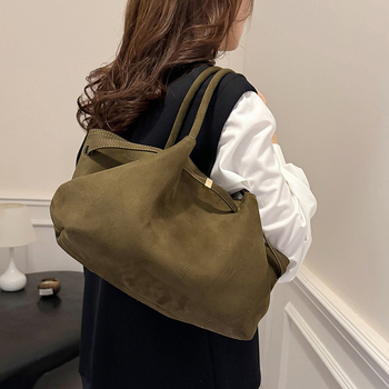 Tote torba s vertikalnim kvadratnim oblikom (PU materijal, magnetsko zatvaranje, podstava od poliester, džep za mobitel)