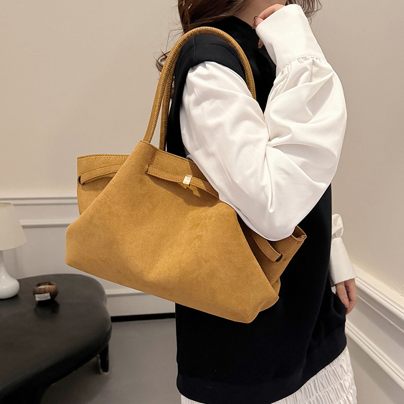 Tote torba s vertikalnim kvadratnim oblikom (PU materijal, magnetsko zatvaranje, podstava od poliester, džep za mobitel)