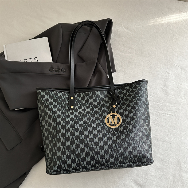 PU torba tipa kofer, gradski minimalistički stil, zatvaranje na zip, poliester podstava, unutarnji džep sa zipom, 3D vanjski dizajn, proljeće 2025