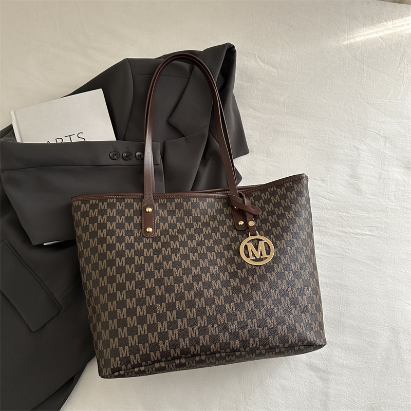 PU torba tipa kofer, gradski minimalistički stil, zatvaranje na zip, poliester podstava, unutarnji džep sa zipom, 3D vanjski dizajn, proljeće 2025