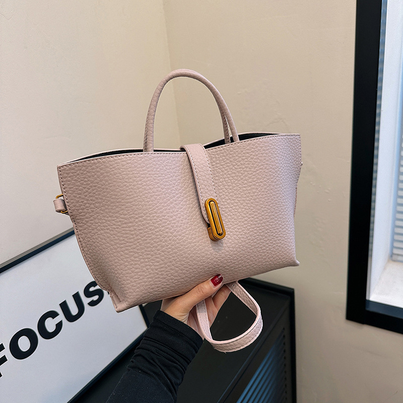 PU torbica, gradski minimalistički stil, horizontalni kvadratni oblik, zaključavanje, unutarnja džep za telefon