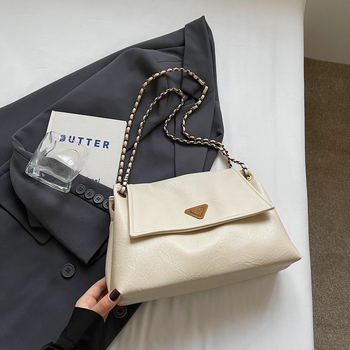 Női tote táska, PU anyag, vízszintes négyszögletes forma, zárható fedél, telefon zseb, poliészter bélés, 2024 tél, utcai divat