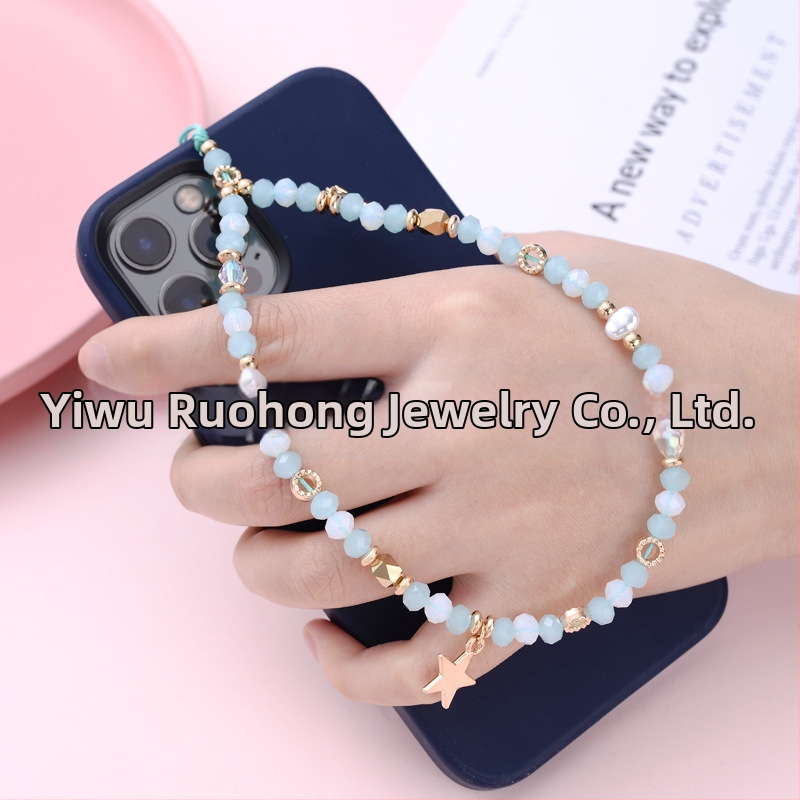 Prívesok na telefónny reťaz s kryštálom, zliatinou a CCB; polomanuálna úprava; prirodzený štýl; zimná kolekcia 2022