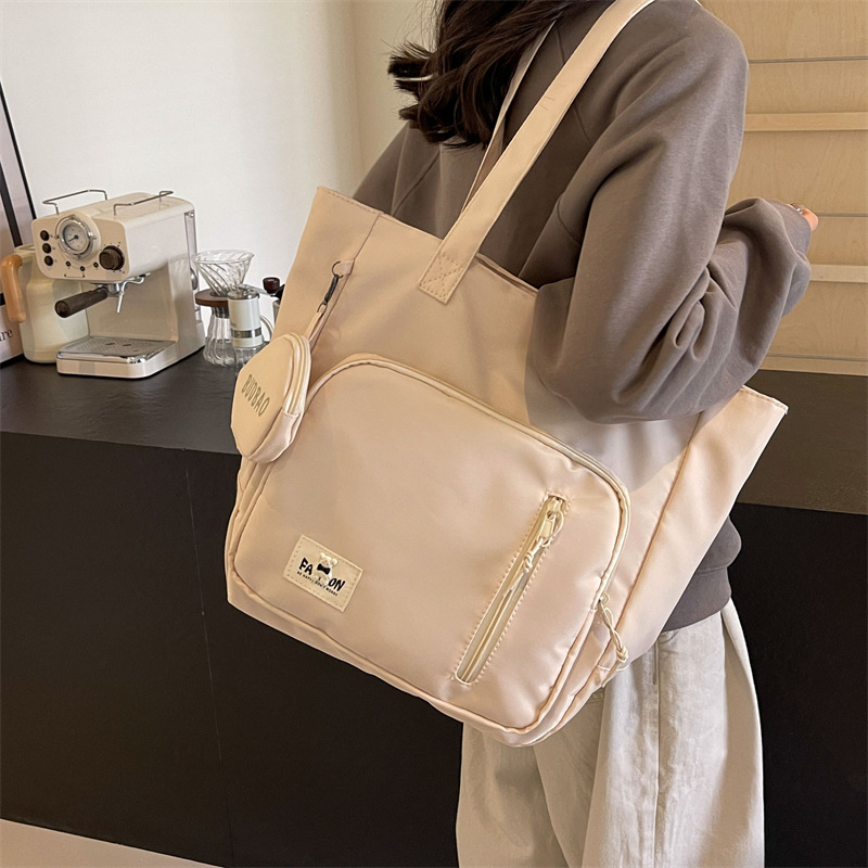 Torba za ramena, gradski minimalistički stil, platno, vodoravan kvadratni oblik, zatvarač, sezona ljeto 2024