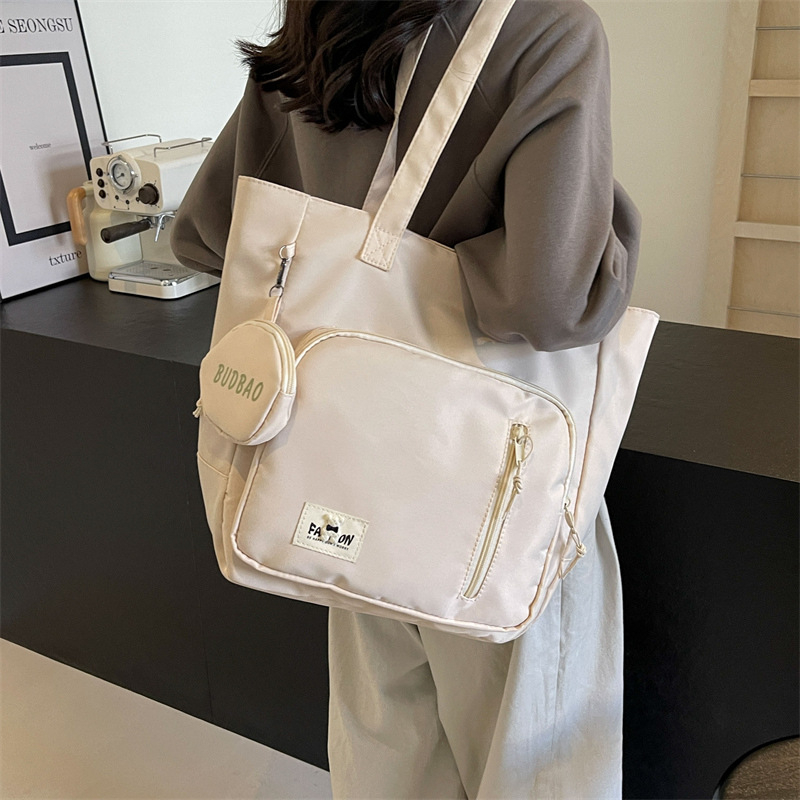 Torba za ramena, gradski minimalistički stil, platno, vodoravan kvadratni oblik, zatvarač, sezona ljeto 2024