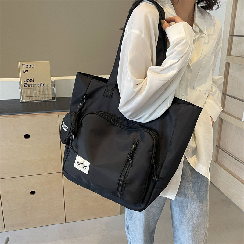 Torba za ramena, gradski minimalistički stil, platno, vodoravan kvadratni oblik, zatvarač, sezona ljeto 2024