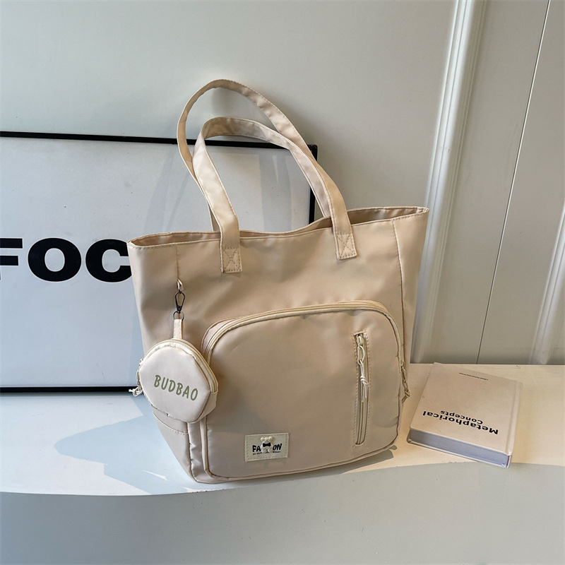 Torba za ramena, gradski minimalistički stil, platno, vodoravan kvadratni oblik, zatvarač, sezona ljeto 2024