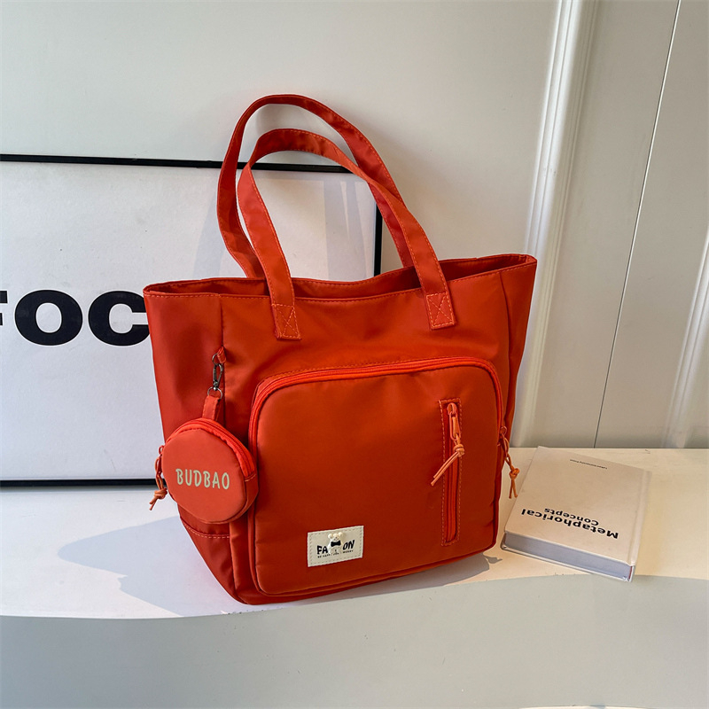 Torba za ramena, gradski minimalistički stil, platno, vodoravan kvadratni oblik, zatvarač, sezona ljeto 2024