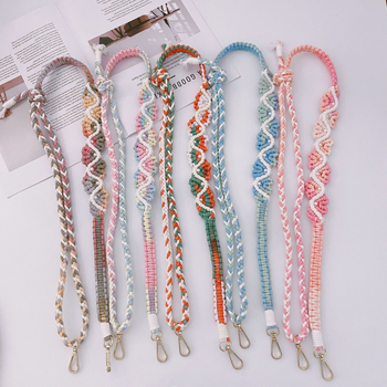 Λουρί κινητού για κινητό τηλέφωνο με διαβαθμισμένο ρόζ μοτίβο, χειροποίητο πλέξιμο; υλικό κράμα; Άνοιξη 2025; πρωτότυπος σχεδιασμός με κρεμαστό για κλειδιά