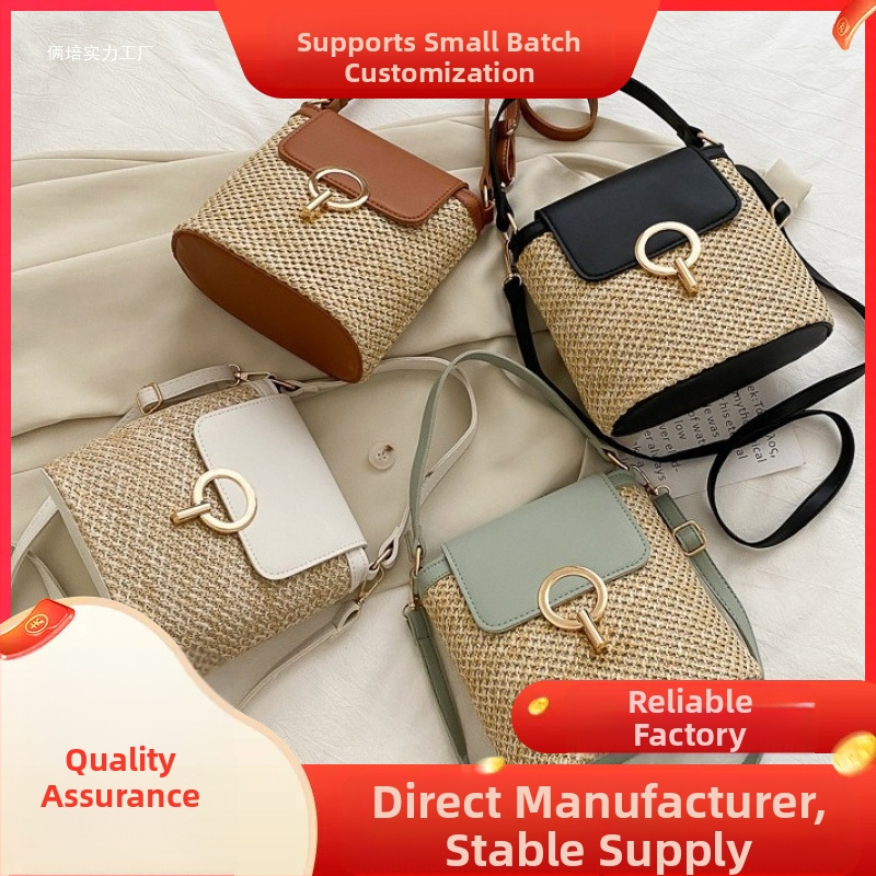 Dámska crossbody kabelka – mestská jednoduchosť, slamový materiál, guľatý tvar, uzamykateľné zapínanie, vnútorná kapsa na telefón