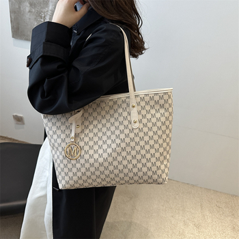 Tote torba, PU koža, horizontalni kvadratni oblik, zatvaranje zipom, džep za telefon, dvostruke naramenice