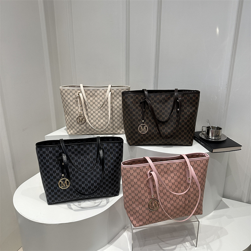 Tote torba, PU koža, horizontalni kvadratni oblik, zatvaranje zipom, džep za telefon, dvostruke naramenice