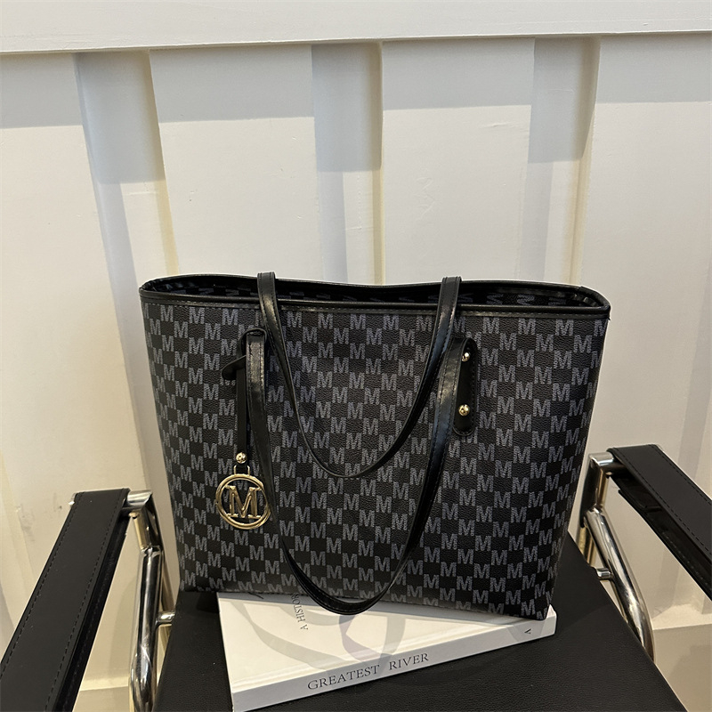 Tote torba, PU koža, horizontalni kvadratni oblik, zatvaranje zipom, džep za telefon, dvostruke naramenice