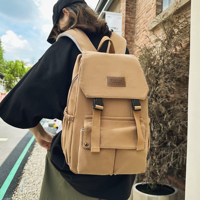 Unisex školski ruksak s preklopnim poklopcem, velika zapremina, nylon materijal, pogodan za rekreacijska putovanja.