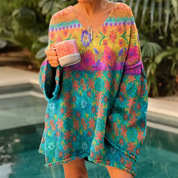 Pulover s V-dekolteom, slobodan kroj, dugi rukavi, srednje duljine 65–80 cm, 95% poliester, pleteni materijal 300 g/m², digitalni tisak