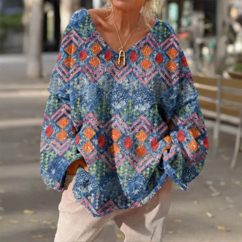 Pulover s V-dekolteom, slobodan kroj, dugi rukavi, srednje duljine 65–80 cm, 95% poliester, pleteni materijal 300 g/m², digitalni tisak