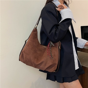 Velur ruksak sa šnurnim zatvaranjem, horizontani kvadratni oblik, džep za telefon, poliester podstava