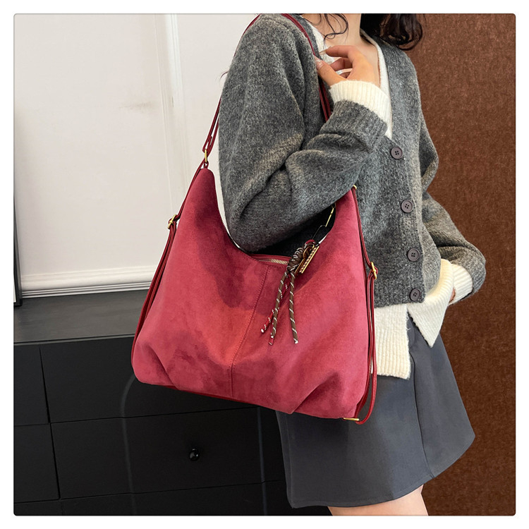 Velur ruksak sa šnurnim zatvaranjem, horizontani kvadratni oblik, džep za telefon, poliester podstava