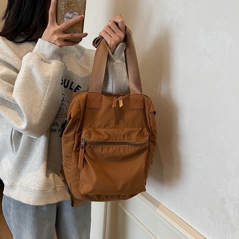 Dumpling torba, Oxford platno, vertikalni četvrtasti oblik, otvaranje na zip, poliester podstava, unutarnja džep sa zipom i ID džep