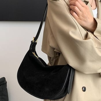 Dumpling torba za nošenje preko ramena — velur materijal, street trend stil, oblik dumpling, zatvaranje na zip, poliester podstava, unutarnji džep sa zipom