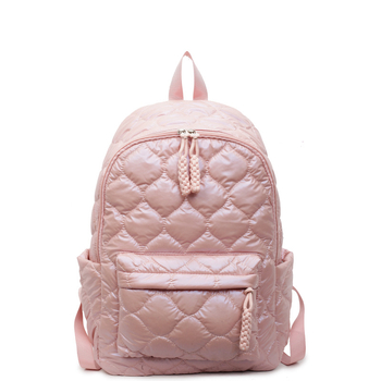 Ruksak u gradsko-stilskom dizajnu od najlona, unutarnje pregrade za telefon i osobnu iskaznicu, zatvaranje na zip, vodootporan.