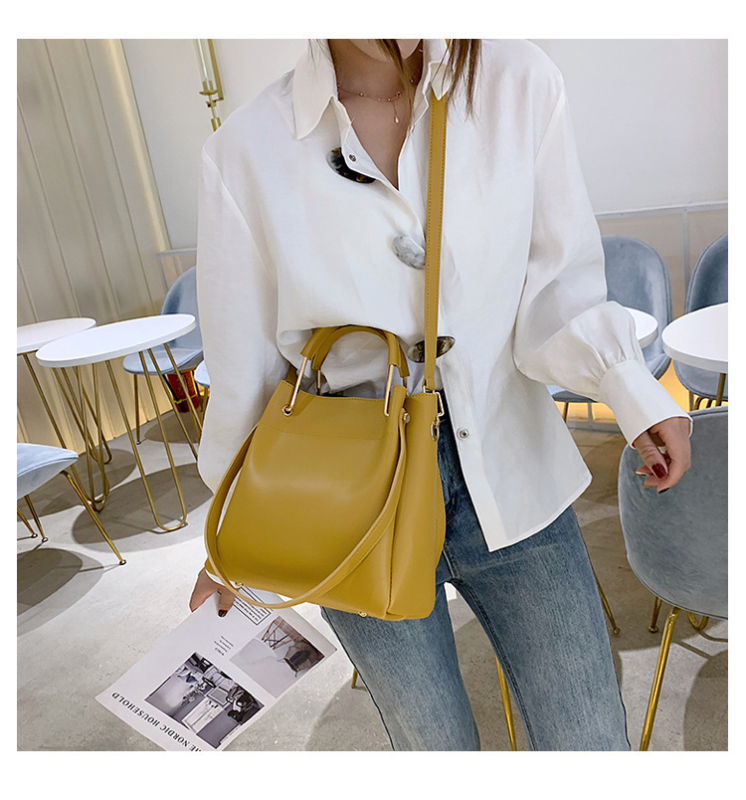 PU-ból készült vödör alakú női válltáska - cipzáras záródás, belső zsebek telefonhoz és személyi igazolványhoz, vállon viselhető