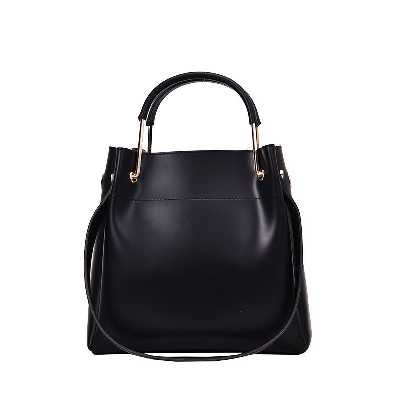 PU-ból készült vödör alakú női válltáska - cipzáras záródás, belső zsebek telefonhoz és személyi igazolványhoz, vállon viselhető