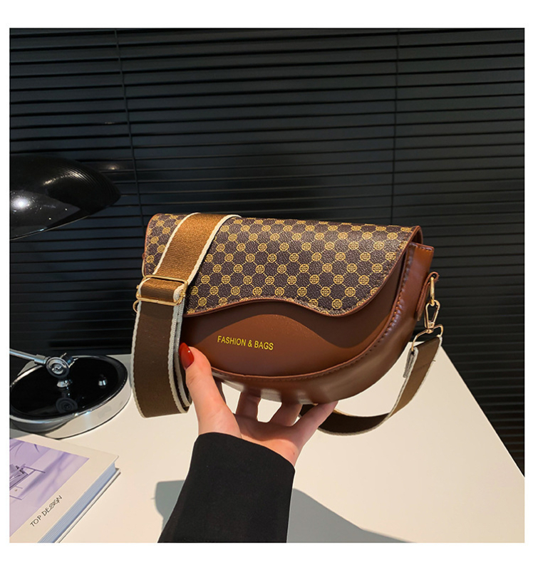 Седловидна чанта от PU, овална форма, покрито затваряне, полиестерна подплата