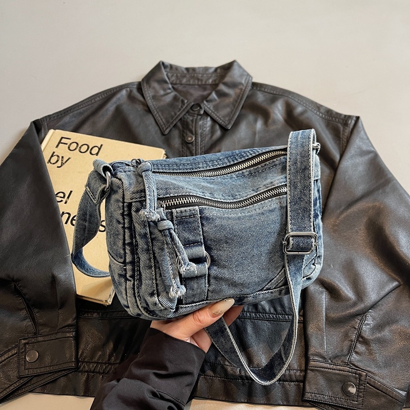 Τσάντα denim για έναν ώμο – αστικό στυλ, κάθετη τετράγωνη μορφή, φερμουάρ, επένδυση πολυεστέρα