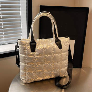 Дамска чанта за рамо от найлон със бродиран каре модел, уличен стил, ципно затваряне, подплата от полиестер