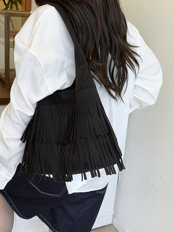 Ženska torbica s resicama – torba tipa kanta, magnetsko zatvaranje, unutarnja džep, poliester, ljeto 2025