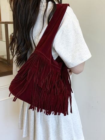 Ženska torbica s resicama – torba tipa kanta, magnetsko zatvaranje, unutarnja džep, poliester, ljeto 2025