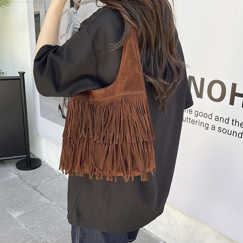 Ženska torbica s resicama – torba tipa kanta, magnetsko zatvaranje, unutarnja džep, poliester, ljeto 2025