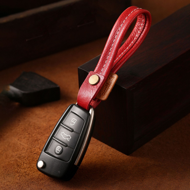 Hallmo kožni lančić za automobil u luksuznoj darovnoj kutiji