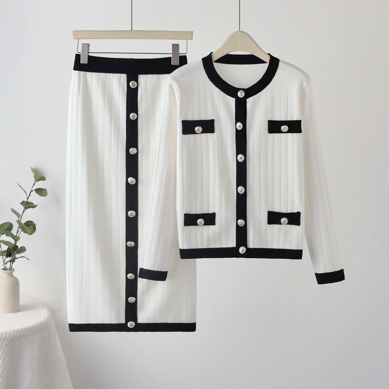 Dvodijelni pleteni set: pulover s kružnim izrezom i 3D uzorkom, rukav u obliku latice, midi suknja od viskoze