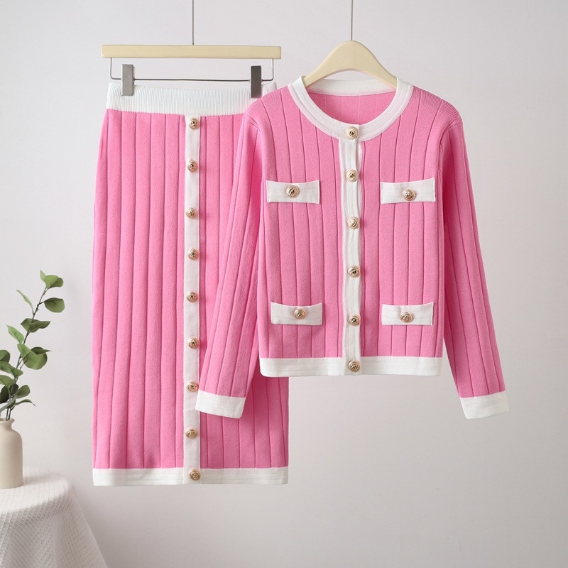 Dvodijelni pleteni set: pulover s kružnim izrezom i 3D uzorkom, rukav u obliku latice, midi suknja od viskoze