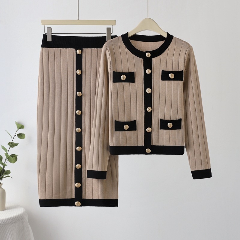 Dvodijelni pleteni set: pulover s kružnim izrezom i 3D uzorkom, rukav u obliku latice, midi suknja od viskoze